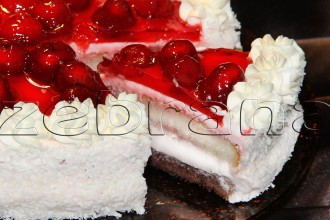 Клубничный торт "Клубничка" с йогуртом