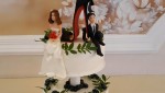 Свадебный торт  с сахарными фигурками жениха и невесты
